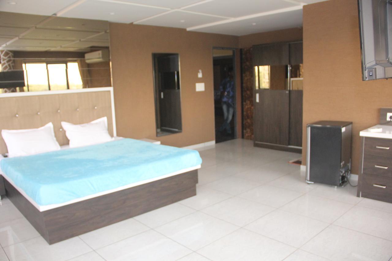 Dev Motel And Banquet Nadiād Exterior foto
