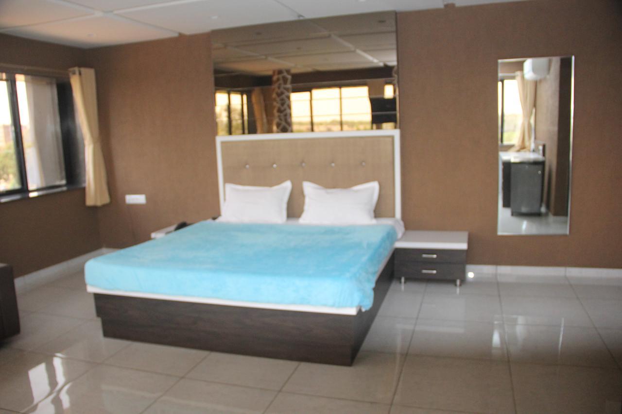 Dev Motel And Banquet Nadiād Exterior foto