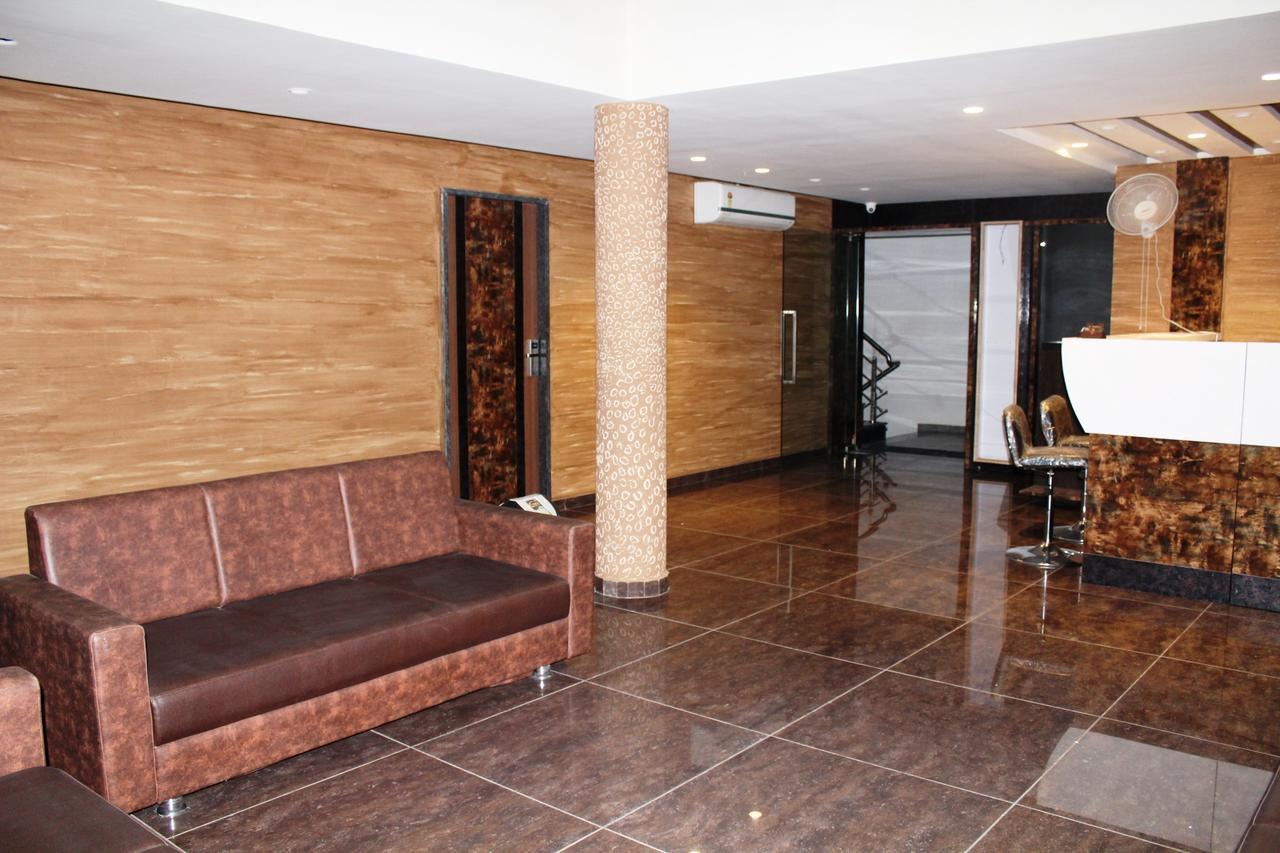 Dev Motel And Banquet Nadiād Exterior foto