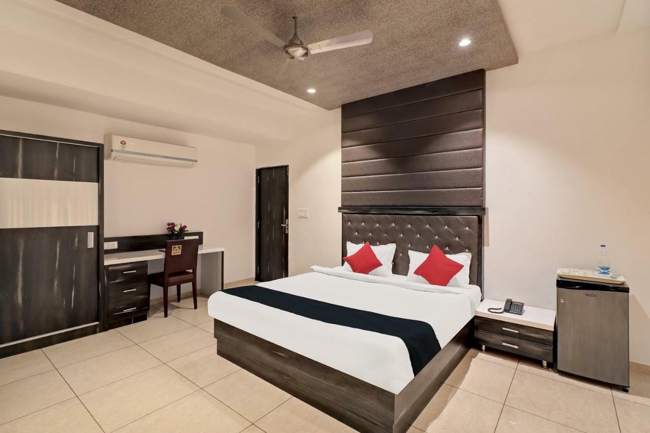 Dev Motel And Banquet Nadiād Exterior foto
